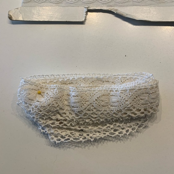 Lot of Lace - Picture 9 of 11